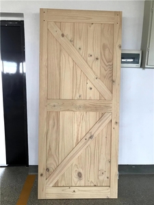 Fournisseur de portes coulissantes en bois OEM Matériau en pin massif avec service de conception de panneaux personnalisés et grain de bois naturel pour placard de chambre à coucher - Product Image 2