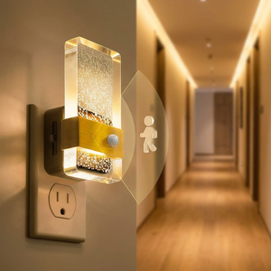 Veilleuse LED LOHAS à détecteur de mouvement, à brancher, 0-100lm, intensité réglable, en acrylique, activée par le mouvement, pour couloir et salle de bain - Product Image 1