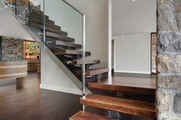 Escalier préfabriqué à poutre simple avec marches en bois, finition poudrée