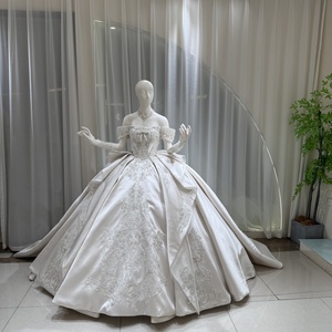 Robe de mariée élégante ivoire Lsoy056 avec broderie baroque, corset, robe de bal, traîne en satin et gants pour cérémonie religieuse Jancember - Product Image 1