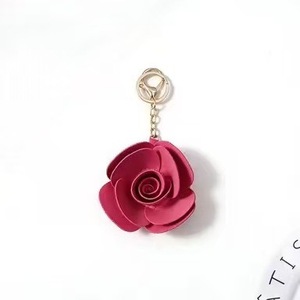 Porte-clés en cuir fleuri le plus vendu, avec motif pivoine en cuir, pour voiture ou sac, pendentif porte-clés, vente en gros disponible - Product Image 6