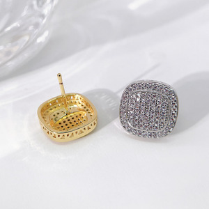 Vente en gros en stock Boucles d'oreilles clous carrées en or 18 carats plaqué or coréen avec CZ pour femmes - Product Image 4