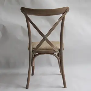 Sedia impilabile con schienale incrociato in Rattan moderno nordico di vendita calda sedia da banchetto in legno massello per matrimoni