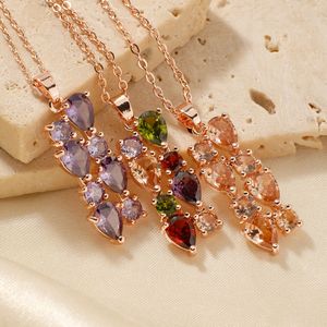 Collana con Pendente a Foglia Multicolore Mona in Zirconia AAA, Design Floreale Organico, Gioiello Regalo per Donne - Product Image 3