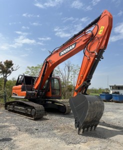 Excavatrice d'occasion de 30 tonnes Doosan DX300 Excavatrice lourde d'occasion économique Excavatrice importée d'occasion - Product Image 2