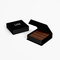Boîte cadeau en carton rigide personnalisée avec gaufrage et inserts de séparation pour l'emballage de bonbons