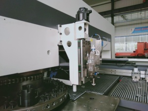 Kết hợp <span class=keywords><strong>CNC</strong></span> tháp pháo Punch Báo Chí với máy cắt laser để cắt và đấm tấm kim loại - Product Image 4