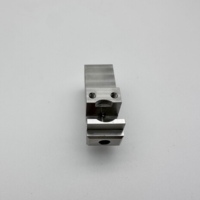 Fabrication d'accessoires pour équipements médicaux par brochage, usinage CNC de l'aluminium