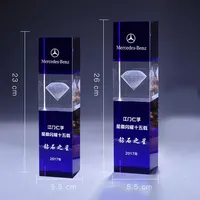 Trophées en cristal bleu et blanc gravés au laser 3D personnalisés et créatifs pour les anniversaires d'entreprise