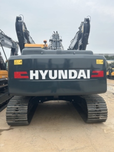 Escavatore Cingolato Usato Hyundai 220 da 22 Tonnellate per Costruzioni in Vendita - Product Image 3