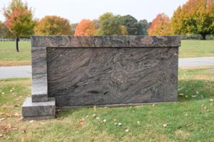 Mausoleo de Granito Americano Tradicional Personalizado con 1 Año de Garantía para Uso en Cementerios - Product Image 2