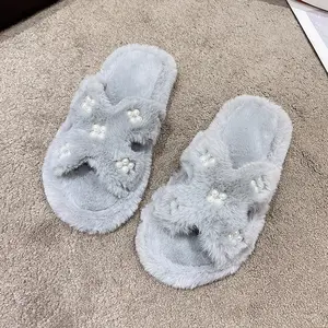 2024 phong cách mới Hollow ngọc trai Flip Flop ấm comfortabkle Fluffy sang trọng lông phẳng Dép đi trong nhà cho phụ nữ bán buôn