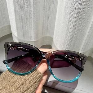 Lunettes de soleil œil de chat UV400 pour femmes, certifiées CE, idéales pour les activités sociales et les activités de plein air comme les festivals de musique et les soirées - Product Image 1