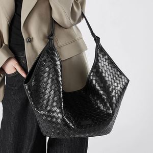 Sac fourre-tout en cuir véritable tissé sur mesure pour <span class=keywords><strong>femme</strong></span>, grande capacité, haute qualité, vente en gros par le fabricant Zhenwo - Product Image 1
