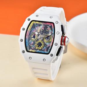 メンズ スポーツスタイル ストライプ ワイン樽型 3 ダイヤル腕時計 シリコンバンド クォーツ時計 - Product Image 2