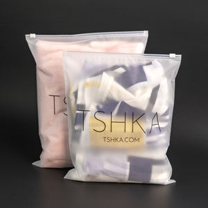 Sacs d'expédition givrés personnalisables 25x30cm avec votre logo, en plastique recyclé, pour vêtements, avec fermeture éclair, sacs d'emballage polyéthylène à fermeture éclair - Product Image 4