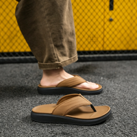 Sandales d'hiver pour hommes, style designer, en EVA, à semelle épaisse texturée, antidérapantes, douces, pour piscine et douche, intérieur lisse et sans couture