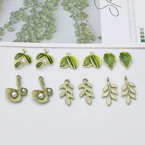 Pendentifs en alliage en forme de feuille, effet goutte d'huile, style artistique rétro, composants de bijoux, matériaux de bricolage - Product Image 1