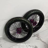 Roues Supermoto personnalisées de 17 pouces avec pneus CST NK01 compatibles avec Surron Ultra Bee, moyeu et écrou de jante couleur personnalisée, ensemble de roues complet