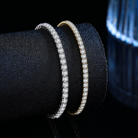 Bracciale Tennis Elastico di Lusso in Argento Sterling 925 con Moissanite Taglio Brillante Rotondo da 2,5mm, Placcato Oro, Gioielli Raffinati per Donne