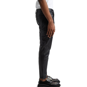 سراويل جلدية سوداء نحيفة للرجال مخصصة عالية الخصر خفيفة الوزن على الطراز الكاجوال مصبوغة سادة بدون طريقة حياكة - Product Image 3