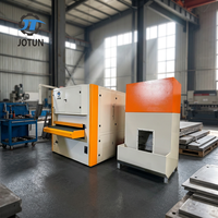 Machine industrielle de débavurage à bande large pour l'acier inoxydable, l'aluminium et l'acier au carbone, pour le finissage des surfaces de plaques.