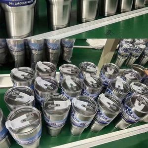 Cadeaux promotionnels 30oz. Gobelets sans pied en acier inoxydable de marque avec paille pour la bière - Product Image 2