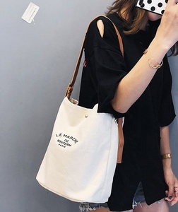 Túi tote vai bằng vải <span class=keywords><strong>canvas</strong></span> in tay, quai da màu nâu, cotton, in logo tùy chỉnh theo yêu cầu số lượng lớn - Product Image 2