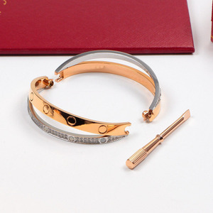 Bracciale Bangle Doppio Love con Vite e Cacciavite di Design in Acciaio Inossidabile 316L Placcato Oro 18K per <span class=keywords><strong>Uomo</strong></span> e Donna - Product Image 6
