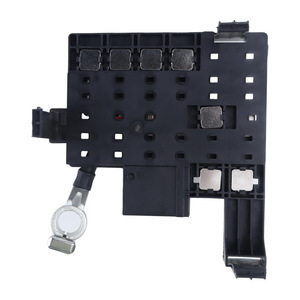 กล่องใส่ฟิวส์ 84354721 สำหรับ Gmc Sierra 1500 ช่องเครื่องยนต์ บล็อกรีเลย์ - Product Image 4