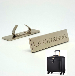 Plaque d'étiquette personnalisée en alliage de zinc pour bagages et sacs à main, vente en gros, directement de l'usine - Product Image 1