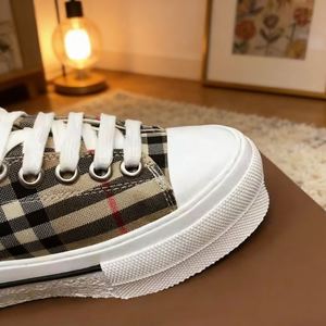 Zapatillas Deportivas Clásicas de Lujo con Diseño a Cuadros 2026 |   Zapatos Cómodos para Caminar para Hombre y Mujer - Product Image 4