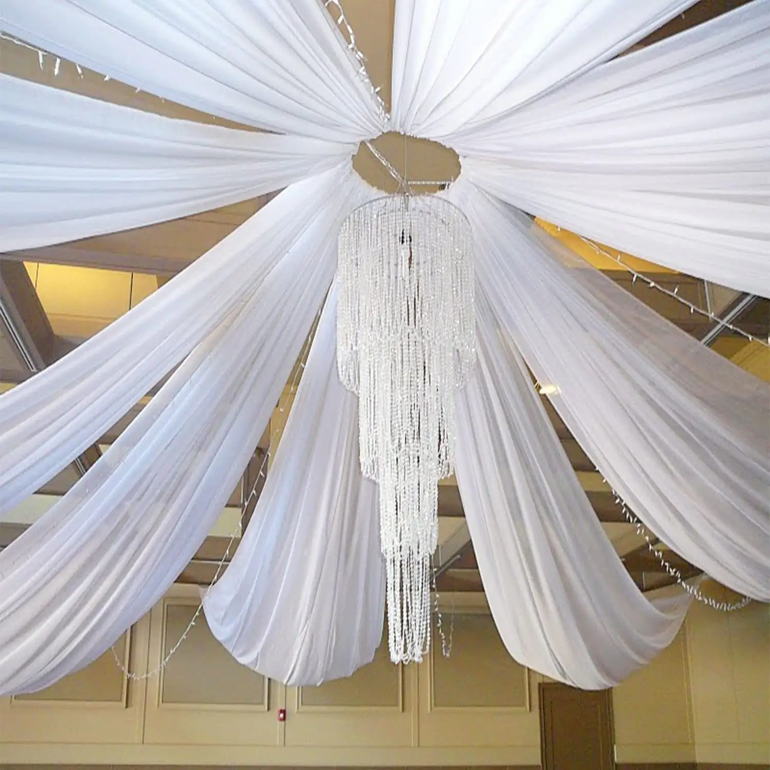 Rideaux de plafond en mousseline de soie pour la décoration de mariage