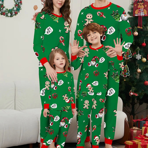 <span class=keywords><strong>Pigiama</strong></span> Termico Natalizio Verde Personalizzato con Stampa Integrale a Tema Gnomo di Pan di Zenzero, Nuovo Stile per Tutta la Famiglia - Product Image 1