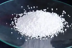 Les granules blancs anhydres du chlorure de calcium Cacl2 de chlorure de calcium de catégorie industrielle prend le chlorure de calcium 94%-97%