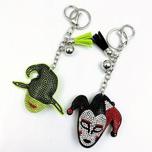 Porte-clés en métal à transfert thermique, style clown <span class=keywords><strong>de</strong></span> <span class=keywords><strong>dessin</strong></span> <span class=keywords><strong>animé</strong></span>, orné <span class=keywords><strong>de</strong></span> strass, avec pompon, tendance, style européen-américain transfrontalier - Product Image 1