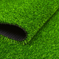 Gazon artificiel artificiel artificiel pour terrain de football, balcon, isolation du toit, faux tapis vert pour clôture pour l'extérieur