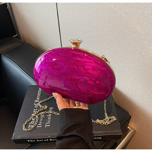 Bolso de mano de acrílico con efecto mármol <span class=keywords><strong>fucsia</strong></span>, con cierre de diamante y cadena, para <span class=keywords><strong>fiesta</strong></span> formal, texturizado, para banquete, rígido, tipo cartera y bolsos de mano - Product Image 2