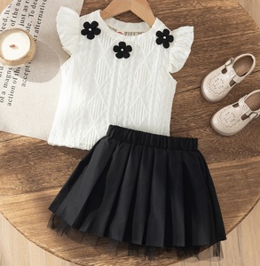 Set di Abbigliamento per Bambine 2026, Camicia Bianca con Fiori + Gonna Nera <span class=keywords><strong>in</strong></span> <span class=keywords><strong>Tulle</strong></span> Plissettata, 2 Pezzi, Completo Carino - Product Image 1