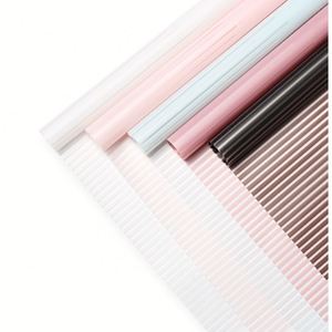 Papier d'emballage pour fleurs imperméable personnalisable de haute qualité, matériaux d'emballage de bouquets à la mode, vente en gros - Product Image 1