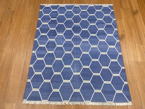 Tapis en coton bleu fait main et tissé à la main, design géométrique moderne en treillis, écologique, lavable, antidérapant, à poils courts, doux et durable pour le sol - Product Image 2