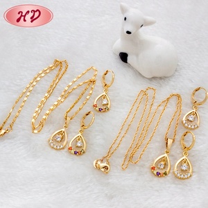 <span class=keywords><strong>Prix</strong></span> de gros pour ensembles de boucles d'oreilles et de colliers en <span class=keywords><strong>or</strong></span> <span class=keywords><strong>laminé</strong></span> 18 carats, cristal de Dubaï, <span class=keywords><strong>or</strong></span> 18 carats de l'Arabie Saoudite - Product Image 3