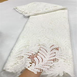 Lo último en tela de encaje de cordón de guipur africano de alta calidad, patrón de hojas de flores bordadas suaves para vestidos de novia de boda - Product Image 6