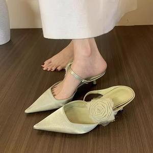 Sandales rétro à talons hauts et bout ouvert pour femmes, nouvelle collection printemps-été 2025, style demi-chaussons à fleurs - Product Image 2