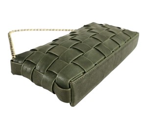 Luxury Olive Woven <b>Handbag</b> With Gold <b>Chain</b> Strap Hand Bag For Women Rich Textured Stylish Modern Design For Everyday Wear - Product Image 4