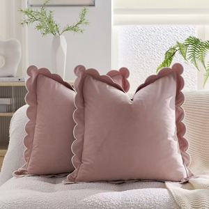 ปลอกหมอนอิงกำมะหยี่ขอบหยัก รุ่น <span class=keywords><strong>Chloe</strong></span> Cream ผ้ากำมะหยี่เนื้อนุ่มพิเศษ ซักได้ ปลอกหมอนอิงทรงสี่เหลี่ยม ขนาด 45x45 - Product Image 4