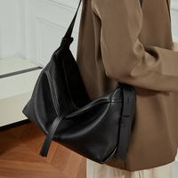 Sac à bandoulière en cuir pleine fleur sur mesure, grande capacité, style architectural minimaliste, décontracté, pour le travail, pour femme