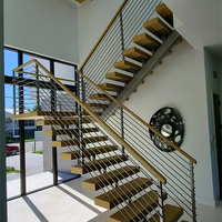 Escalier droit intérieur en acier et bois avec garde-corps en verre à poutre monobloc