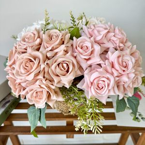 Bouquet de roses artificielles Queyiyi à 7 têtes, bords roulés, décoration de mariage - Product Image 2