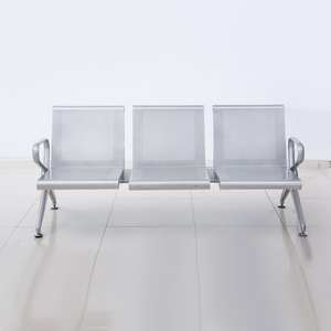 Silla de espera Weike Shengye de tres plazas, color plateado brillante, con pasamanos, para uso público en aeropuertos, estaciones de tren, bancos y hospitales. - Product Image 2